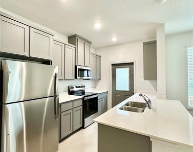 2321 Ocean Ave - Photo Thumbnail 5