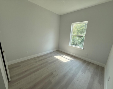 3533 Alderfer Street - Photo Thumbnail 8