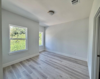 3533 Alderfer Street - Photo Thumbnail 8