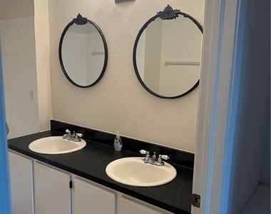 6461 Aragon Way - Photo Thumbnail 10