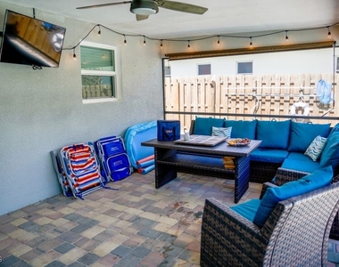 560 E Valley Drive - Photo Thumbnail 15