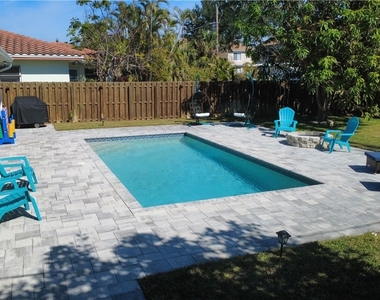 560 E Valley Drive - Photo Thumbnail 17