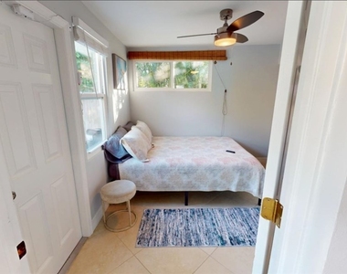 560 E Valley Drive - Photo Thumbnail 13