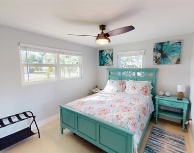 560 E Valley Drive - Photo Thumbnail 10