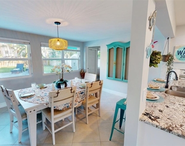 560 E Valley Drive - Photo Thumbnail 7