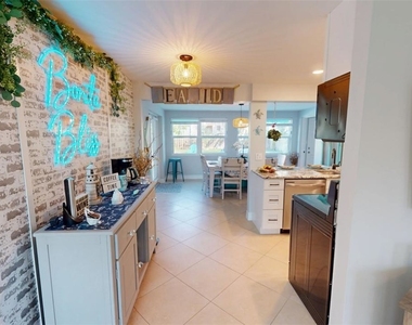 560 E Valley Drive - Photo Thumbnail 9