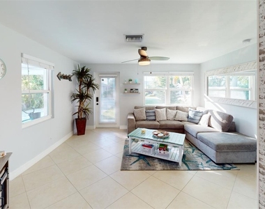 560 E Valley Drive - Photo Thumbnail 3