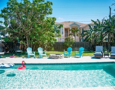 560 E Valley Drive - Photo Thumbnail 18