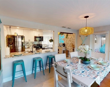 560 E Valley Drive - Photo Thumbnail 6