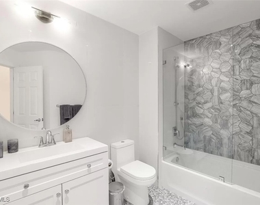 775 Hampton Circle - Photo Thumbnail 15