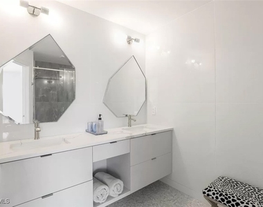 775 Hampton Circle - Photo Thumbnail 11