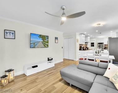 637 103rd Avenue N - Photo Thumbnail 5