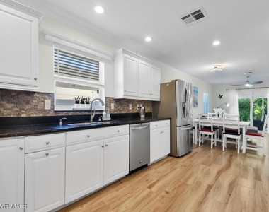 637 103rd Avenue N - Photo Thumbnail 12