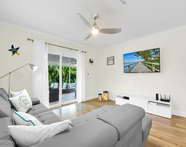 637 103rd Avenue N - Photo Thumbnail 9