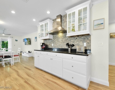 637 103rd Avenue N - Photo Thumbnail 10