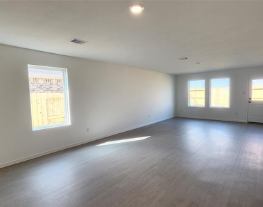 26850 Cascade Sunrise Street - Photo Thumbnail 8