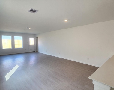 26850 Cascade Sunrise Street - Photo Thumbnail 5