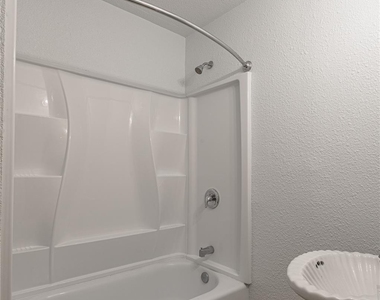 7a Hickory Lane - Photo Thumbnail 15