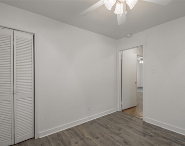 7a Hickory Lane - Photo Thumbnail 13