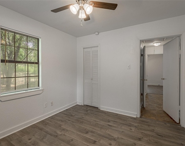 7a Hickory Lane - Photo Thumbnail 17