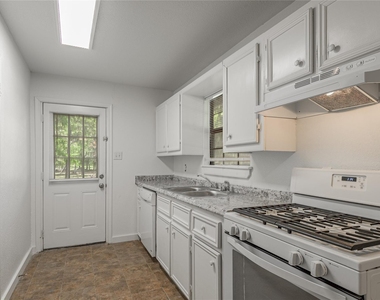 7a Hickory Lane - Photo Thumbnail 8