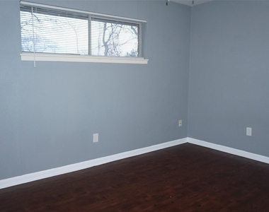 604 Wilson Road - Photo Thumbnail 10