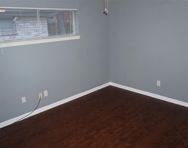 604 Wilson Road - Photo Thumbnail 9