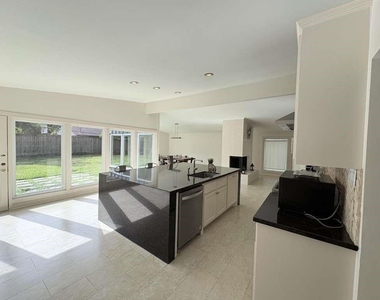 4711 Imogene Street - Photo Thumbnail 3