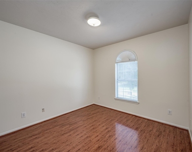3402 Caloway Court - Photo Thumbnail 21