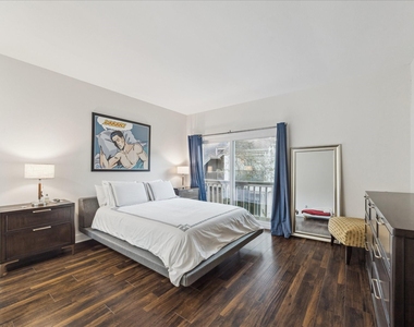2100 Tanglewilde Street - Photo Thumbnail 12