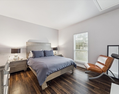 2100 Tanglewilde Street - Photo Thumbnail 14