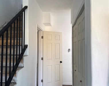 5519 Osprey Drive - Photo Thumbnail 8
