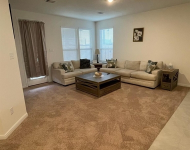 3019 Kastania Lane N - Photo Thumbnail 7