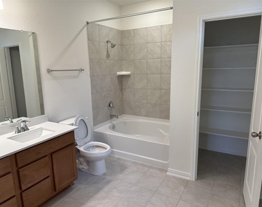 3019 Kastania Lane N - Photo Thumbnail 15