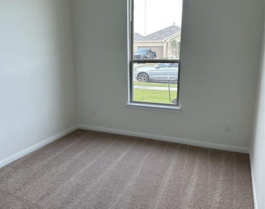 3019 Kastania Lane N - Photo Thumbnail 16