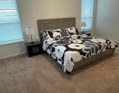 3019 Kastania Lane N - Photo Thumbnail 10