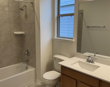 3019 Kastania Lane N - Photo Thumbnail 14