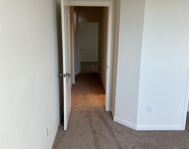 3019 Kastania Lane N - Photo Thumbnail 18