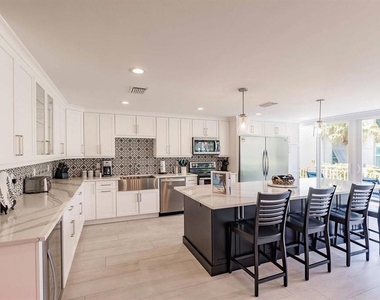 1125 W Peppertree Drive - Photo Thumbnail 11