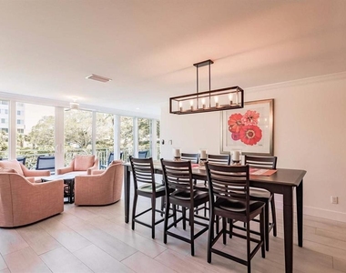 1125 W Peppertree Drive - Photo Thumbnail 7