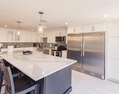 1125 W Peppertree Drive - Photo Thumbnail 13