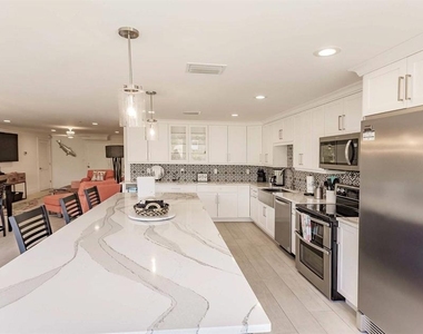 1125 W Peppertree Drive - Photo Thumbnail 10