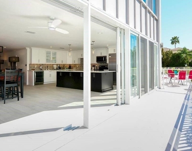 1125 W Peppertree Drive - Photo Thumbnail 36