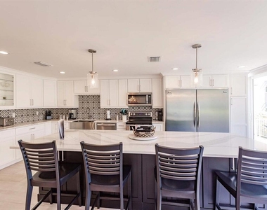 1125 W Peppertree Drive - Photo Thumbnail 2