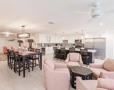 1125 W Peppertree Drive - Photo Thumbnail 17