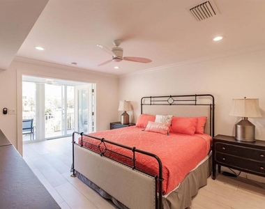 1125 W Peppertree Drive - Photo Thumbnail 21
