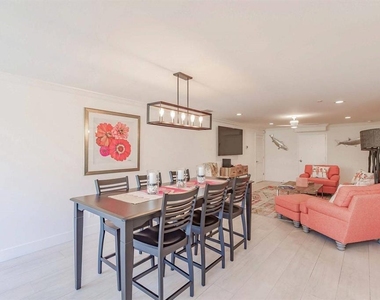 1125 W Peppertree Drive - Photo Thumbnail 15
