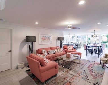 1125 W Peppertree Drive - Photo Thumbnail 3