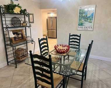 1125 W Peppertree Drive - Photo Thumbnail 4