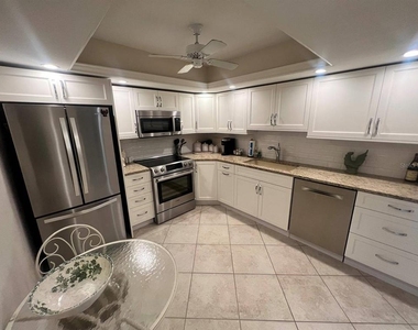 1125 W Peppertree Drive - Photo Thumbnail 5